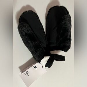 Nike Faux Fur Warm Mittens - M/L
